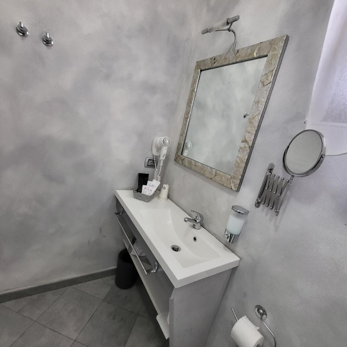 Illuvia 2 Affitta Camere 코르나레도 외부 사진